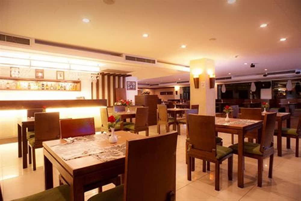 Royal Peninsula Chiangmai Khách sạn 3*